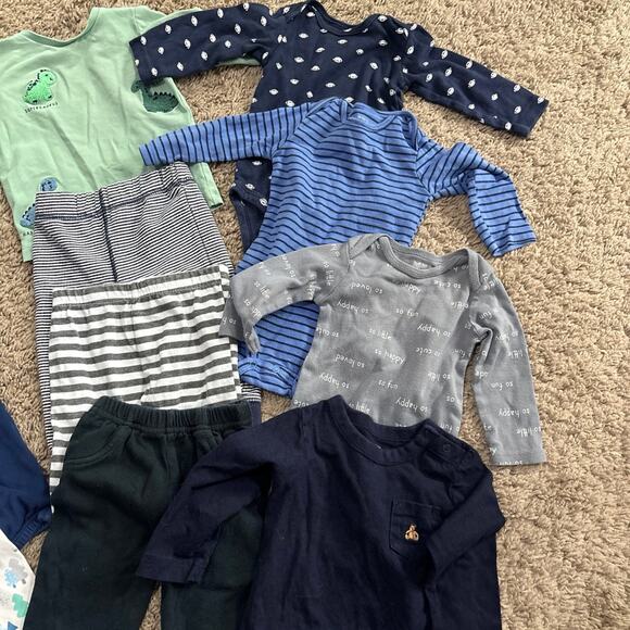 Boys 6-12 month winter lot - Picture 2 of 6